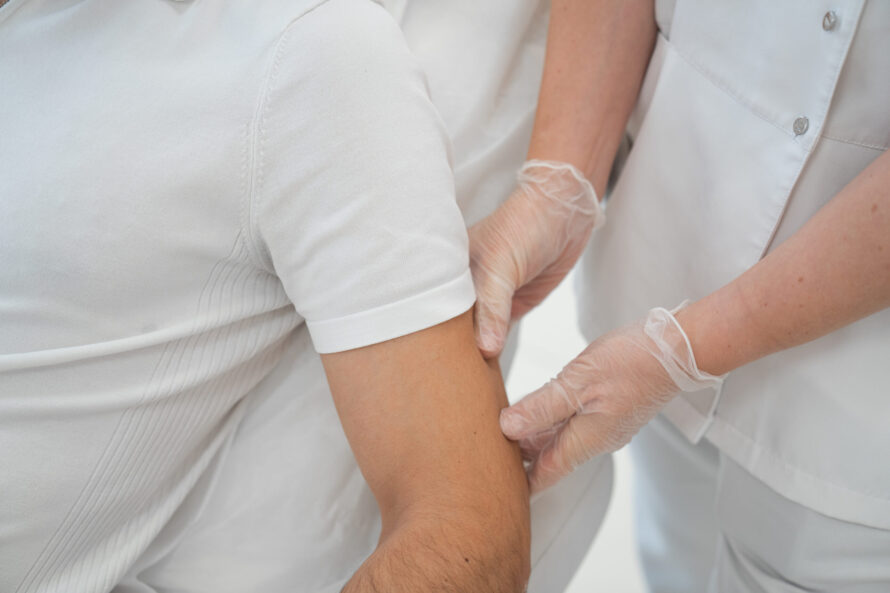 A person ready for arm lift